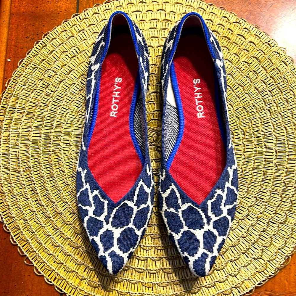 Rothy’s Pointed Flats in Navy Giraffe
